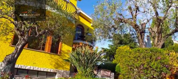 4 bedrooms Villa in Bordighera, Italy No. 543 9