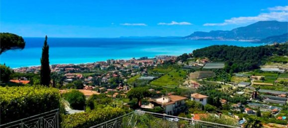 4 bedrooms Villa in Bordighera, Italy No. 543 3