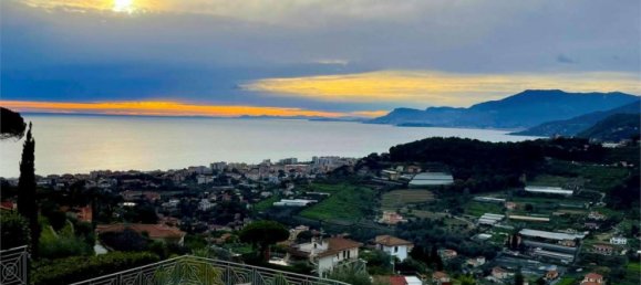 4 bedrooms Villa in Bordighera, Italy No. 543 5