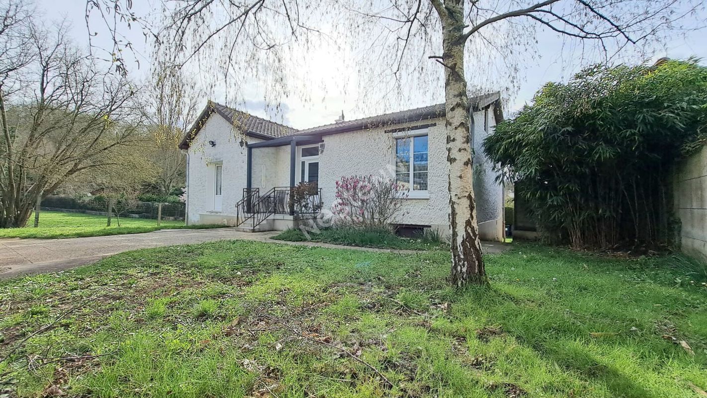 3 bedrooms House in Luzarches, France No. 186024