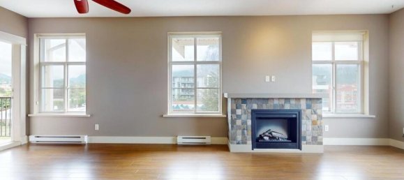 2 bedrooms Condo in British Columbia, Canada No. 1062 4