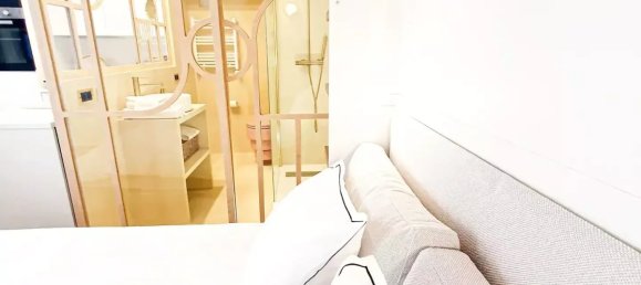 Studio in Paris, France No. 172232 5