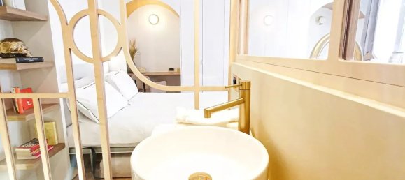 Studio in Paris, France No. 172232 6