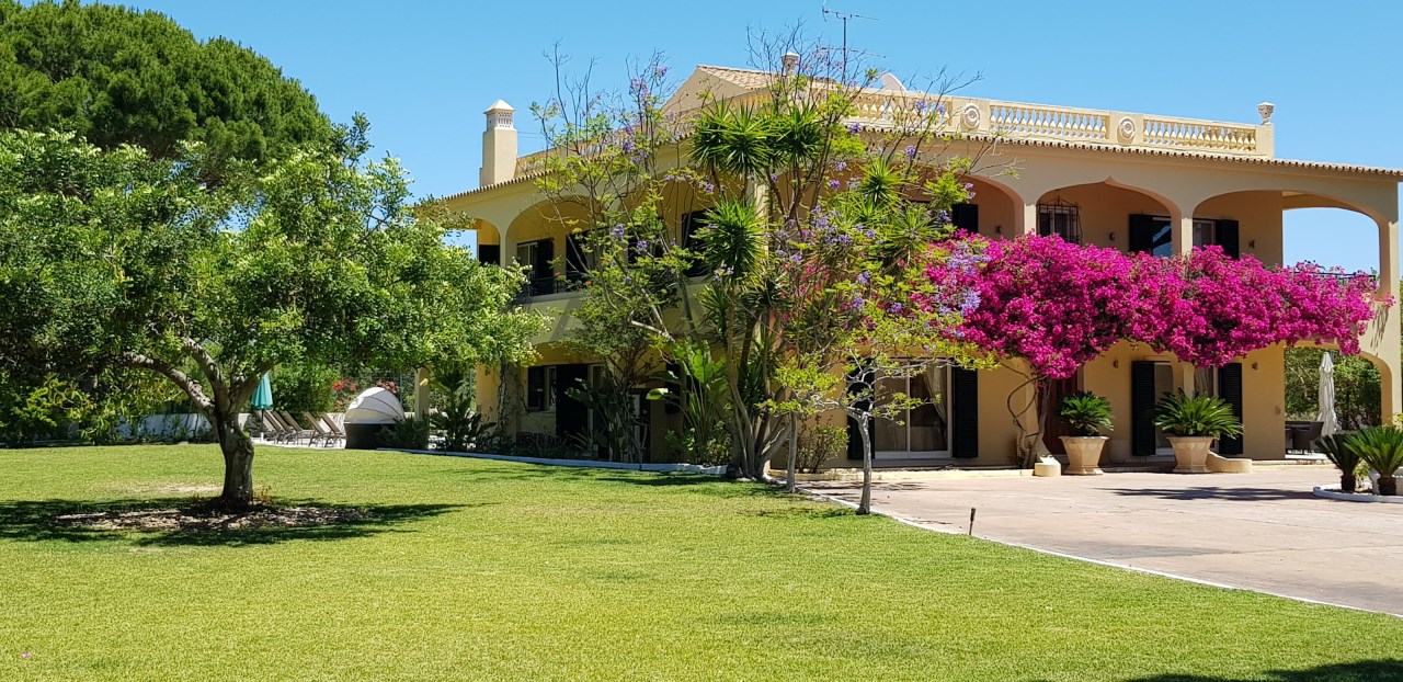 7 bedrooms Villa in Quarteira, Portugal No. 114445