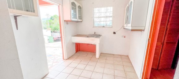 Casa de 5 dormitorios en Saint George, Saint Vincent and the Grenadines No. 16 3