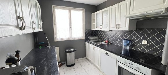 Квартира с 3 спальнями в Нёйи-сюр-Марн, Франция № 167750 11