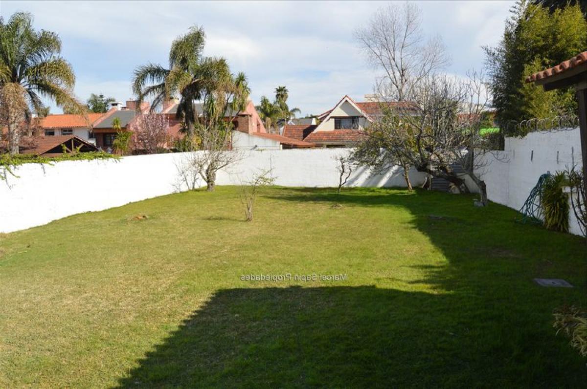 3 bedrooms House in Montevideo, Uruguay No. 12027