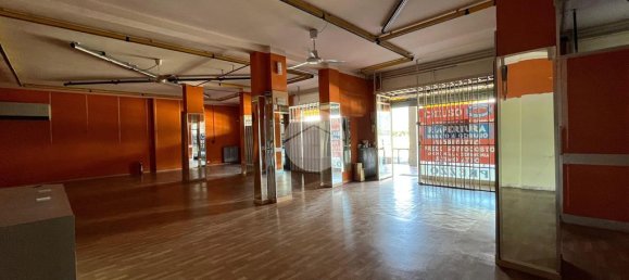 Propiedad comercial de 2 habitaciónes en Barge, Italy No. 287971 6