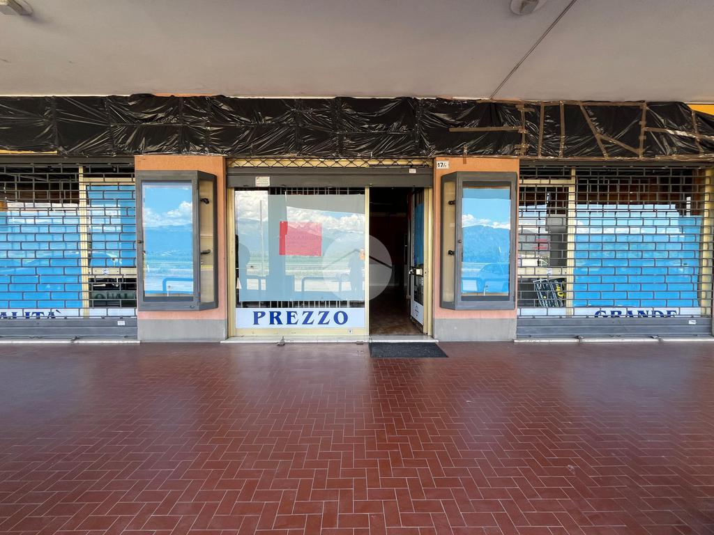 Propiedad comercial de 2 habitaciónes en Barge, Italy No. 287971