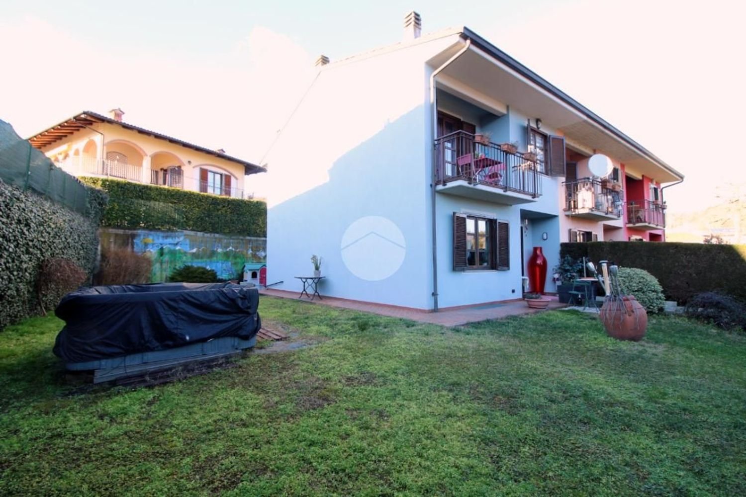 Дом с 5 комнатами в Монтичелло д’Альба, Италия № 222461