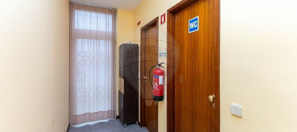 100m² Commercial property in Matosinhos, Portugal No. 67773 12