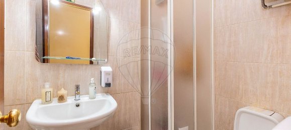 100m² Commercial property in Matosinhos, Portugal No. 67773 13