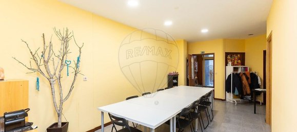 100m² Commercial property in Matosinhos, Portugal No. 67773 10