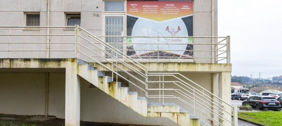 100m² Commercial property in Matosinhos, Portugal No. 67773 17