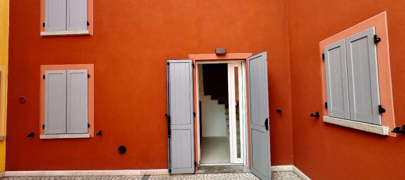 7 rooms Apartment in Modena, Italy No. 177830 9