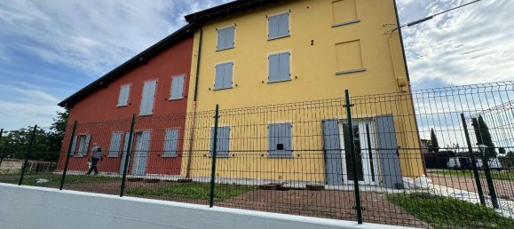 7 rooms Apartment in Modena, Italy No. 177830 8