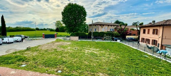 7 rooms Apartment in Modena, Italy No. 177830 4