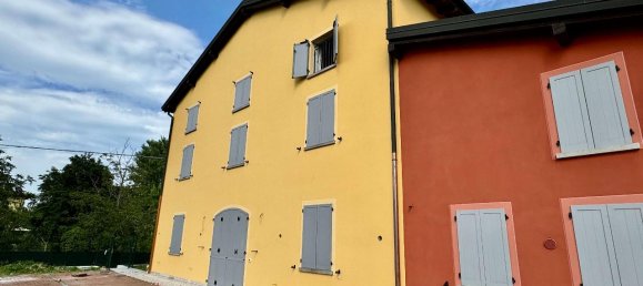 7 rooms Apartment in Modena, Italy No. 177830 5