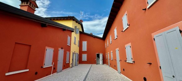 7 rooms Apartment in Modena, Italy No. 177830 6