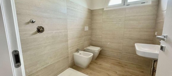 7 rooms Apartment in Modena, Italy No. 177830 16