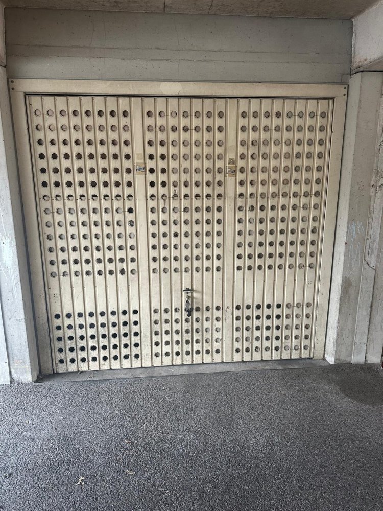 Estacionamiento en Rhein-Sieg, Germany No. 336472