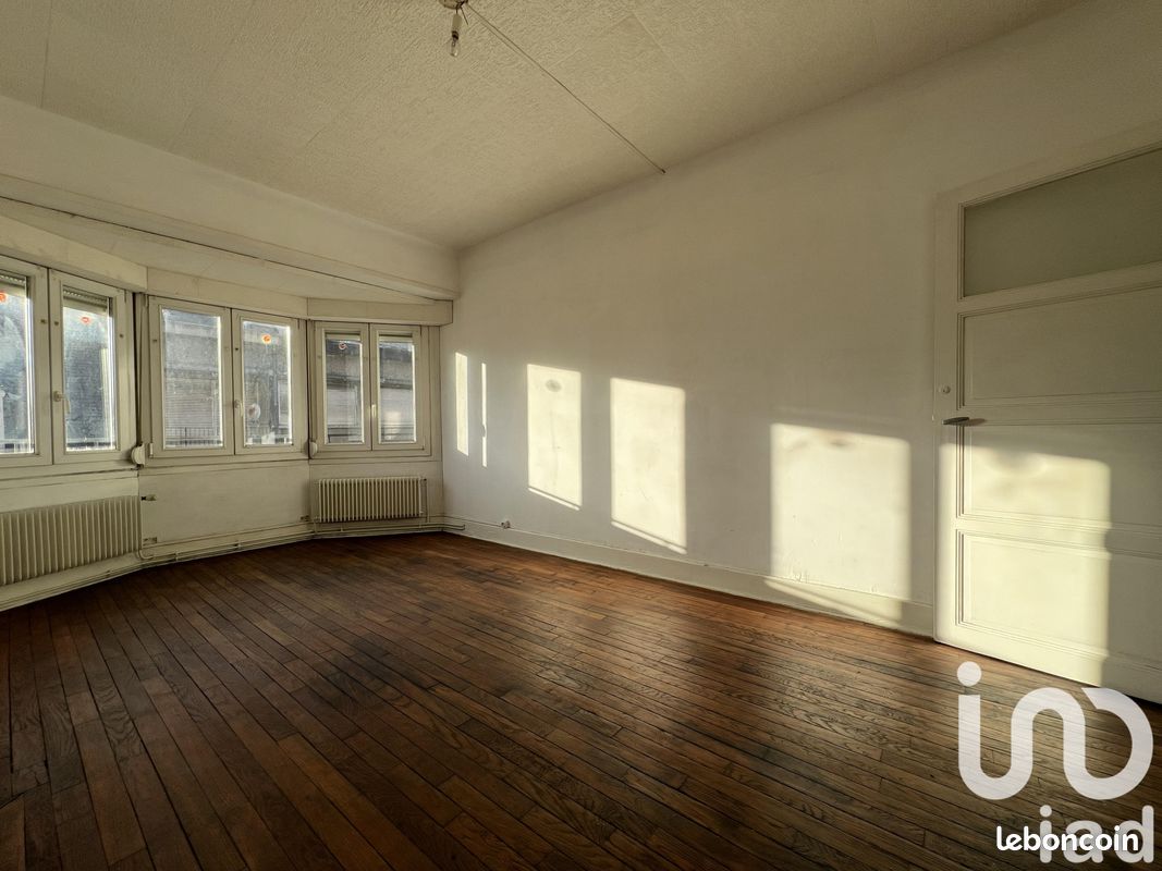 3غرفة شقة في Charleville-Mezieres, France رقم 227981