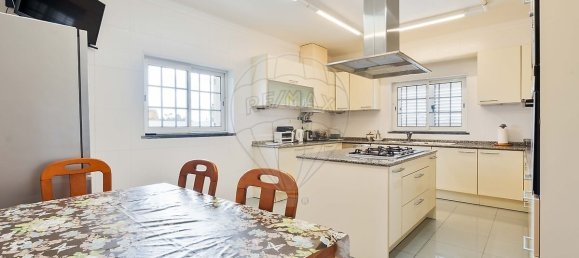 3 bedrooms Commercial property in Setubal, Portugal No. 176519 17