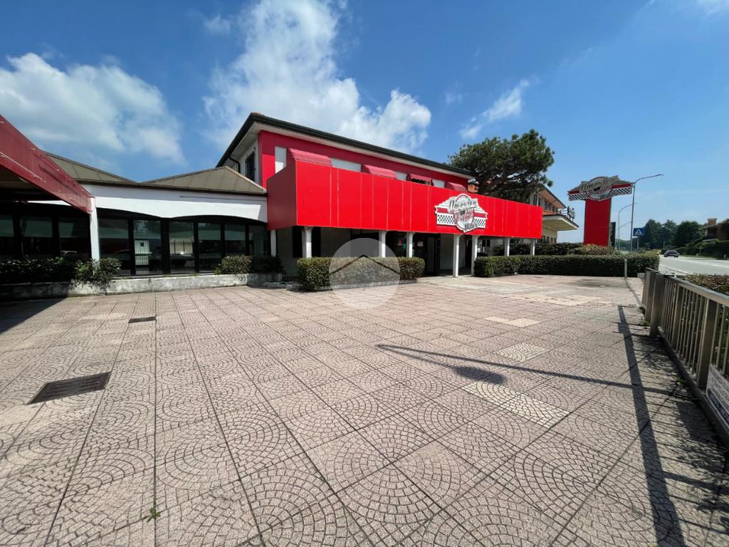 15-Zimmer Gewerbliche Immobilie in Vittuone, Italy, Nr. 137742