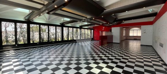 15-Zimmer Gewerbliche Immobilie in Vittuone, Italy, Nr. 137742 6