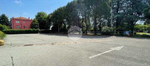 15-Zimmer Gewerbliche Immobilie in Vittuone, Italy, Nr. 137742 27