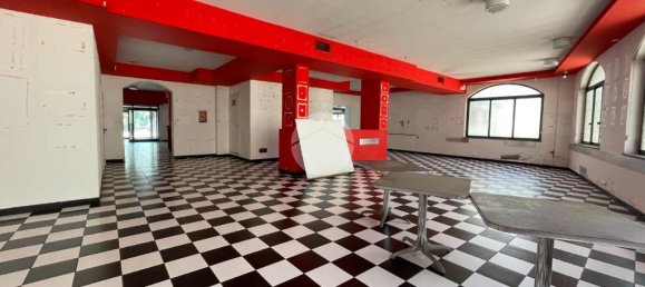 15-Zimmer Gewerbliche Immobilie in Vittuone, Italy, Nr. 137742 8