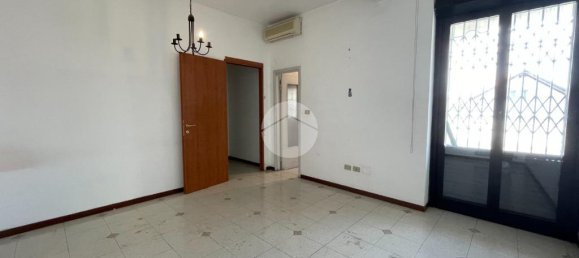 15-Zimmer Gewerbliche Immobilie in Vittuone, Italy, Nr. 137742 15