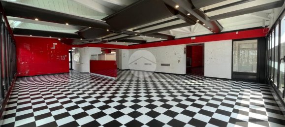 15-Zimmer Gewerbliche Immobilie in Vittuone, Italy, Nr. 137742 5