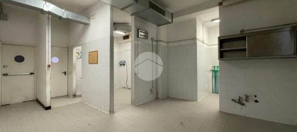 15-Zimmer Gewerbliche Immobilie in Vittuone, Italy, Nr. 137742 9