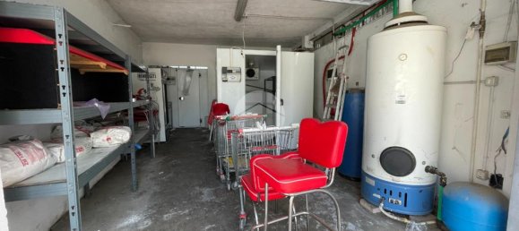 15-Zimmer Gewerbliche Immobilie in Vittuone, Italy, Nr. 137742 25