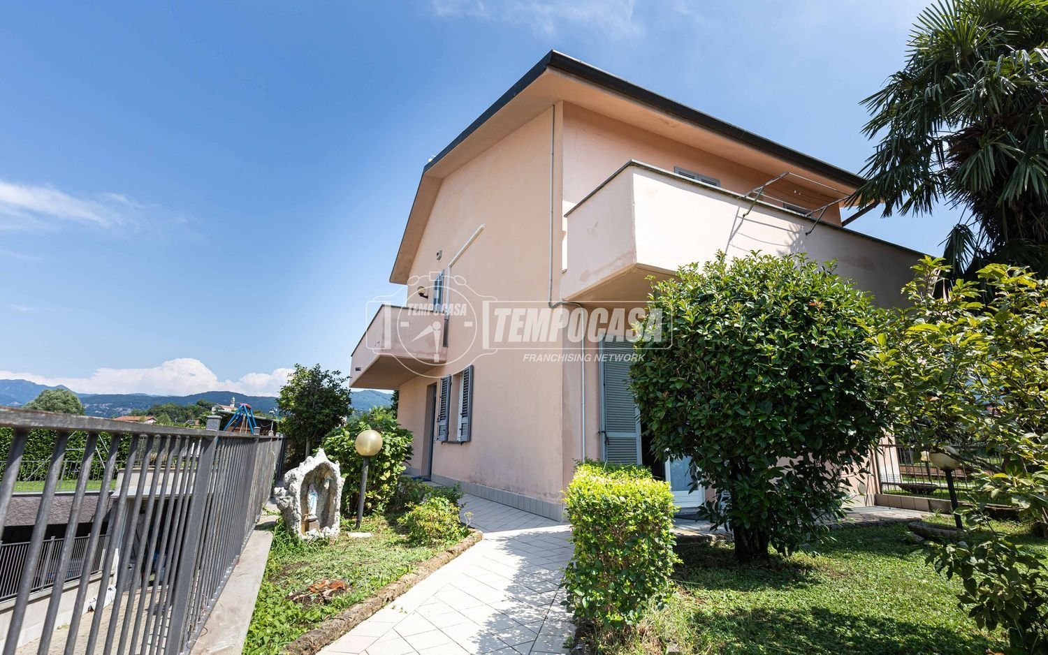 4-salle Duplex à Molteno, Italy No. 312050