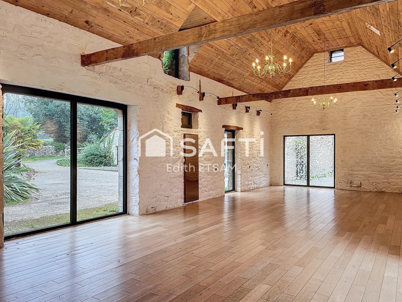 26-salle Propriété commerciale à Plogastel-Saint-Germain, France No. 202282