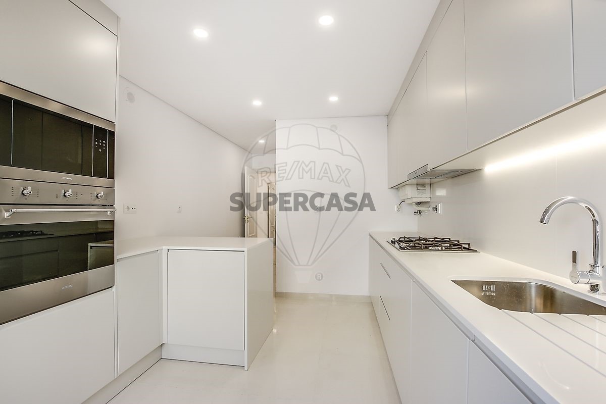 3 bedrooms Apartment in Oeiras, Portugal No. 351761