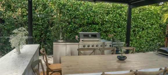 2 Schlafzimmer Gewerbliche Immobilien in Miami, USA, Nr. 615703 4