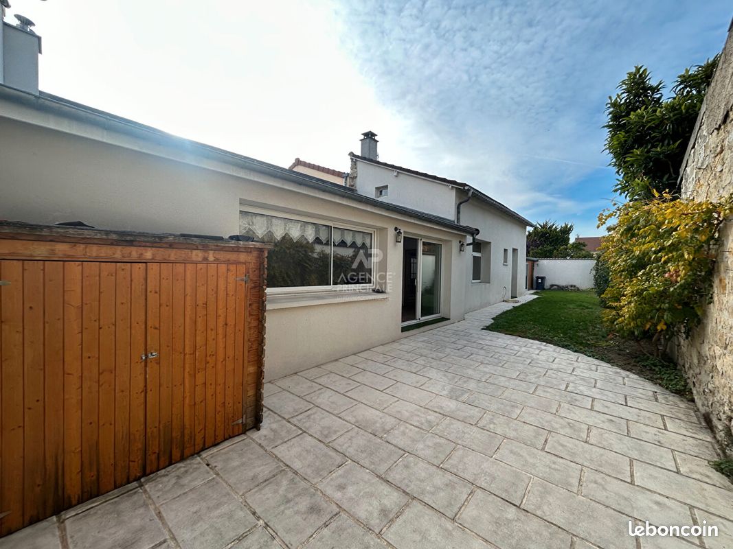 5 bedrooms House in Carrieres-sous-Poissy, France No. 143549