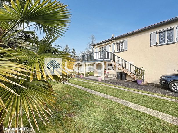 Casa de 3 dormitorios en Bressuire, France No. 304585