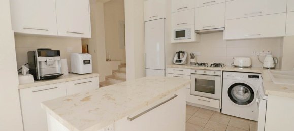 4 bedrooms Villa in Coral Bay, Cyprus No. 22580 7