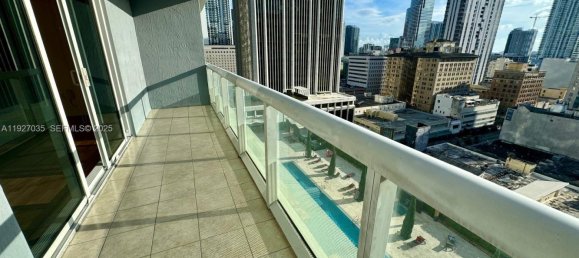 52.68m² propriété commerciale à vendre à Miami, Miami-Dade, Florida, USA № 614492 2
