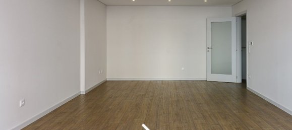 3 bedrooms Apartment in Porto, Portugal No. 105750 10