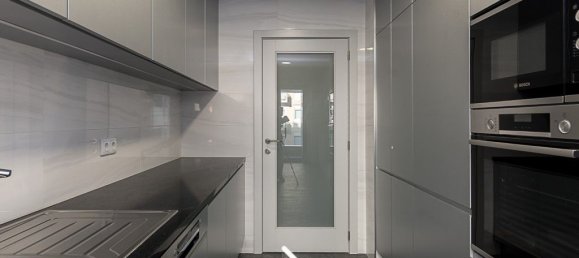 3 bedrooms Apartment in Porto, Portugal No. 105750 4