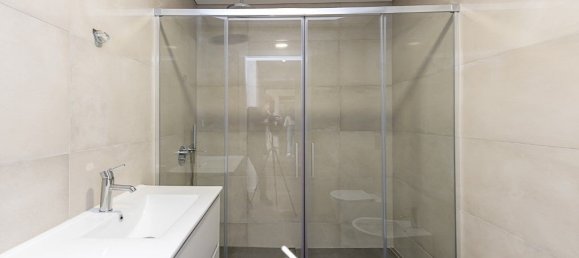 3 bedrooms Apartment in Porto, Portugal No. 105750 24