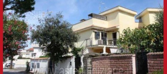 Apartamento de 5 dormitorios en Ardea, Italy No. 334039 21