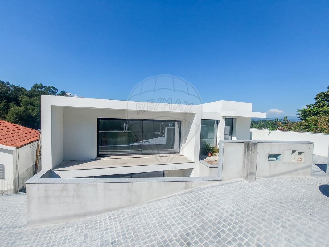 3 bedrooms House in Guimaraes, Portugal No. 38798