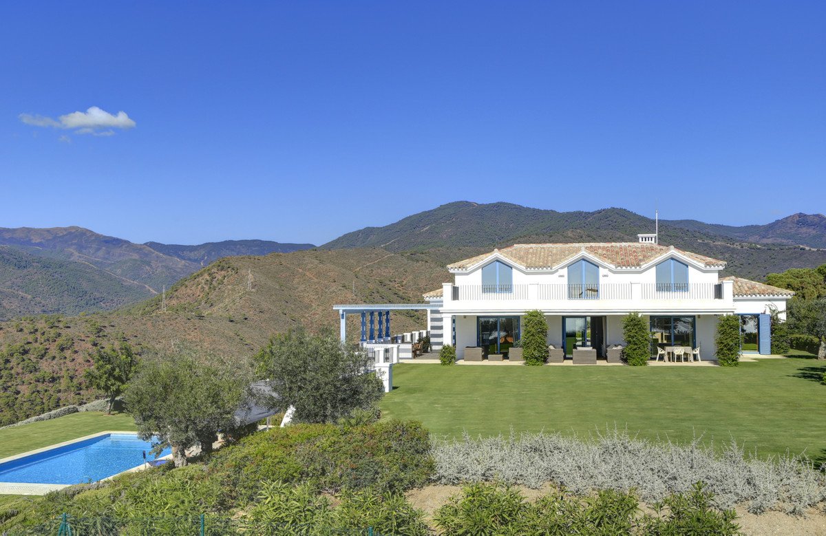5 bedrooms Villa in Benahavis, Spain No. 3269