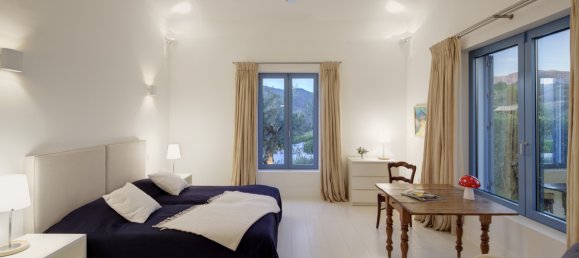 5 bedrooms Villa in Benahavis, Spain No. 3269 10